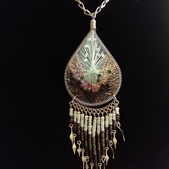 Handcrafted beaded native pattern necklace - Picture 4 of 6